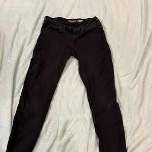 Low rising black skinny jeans